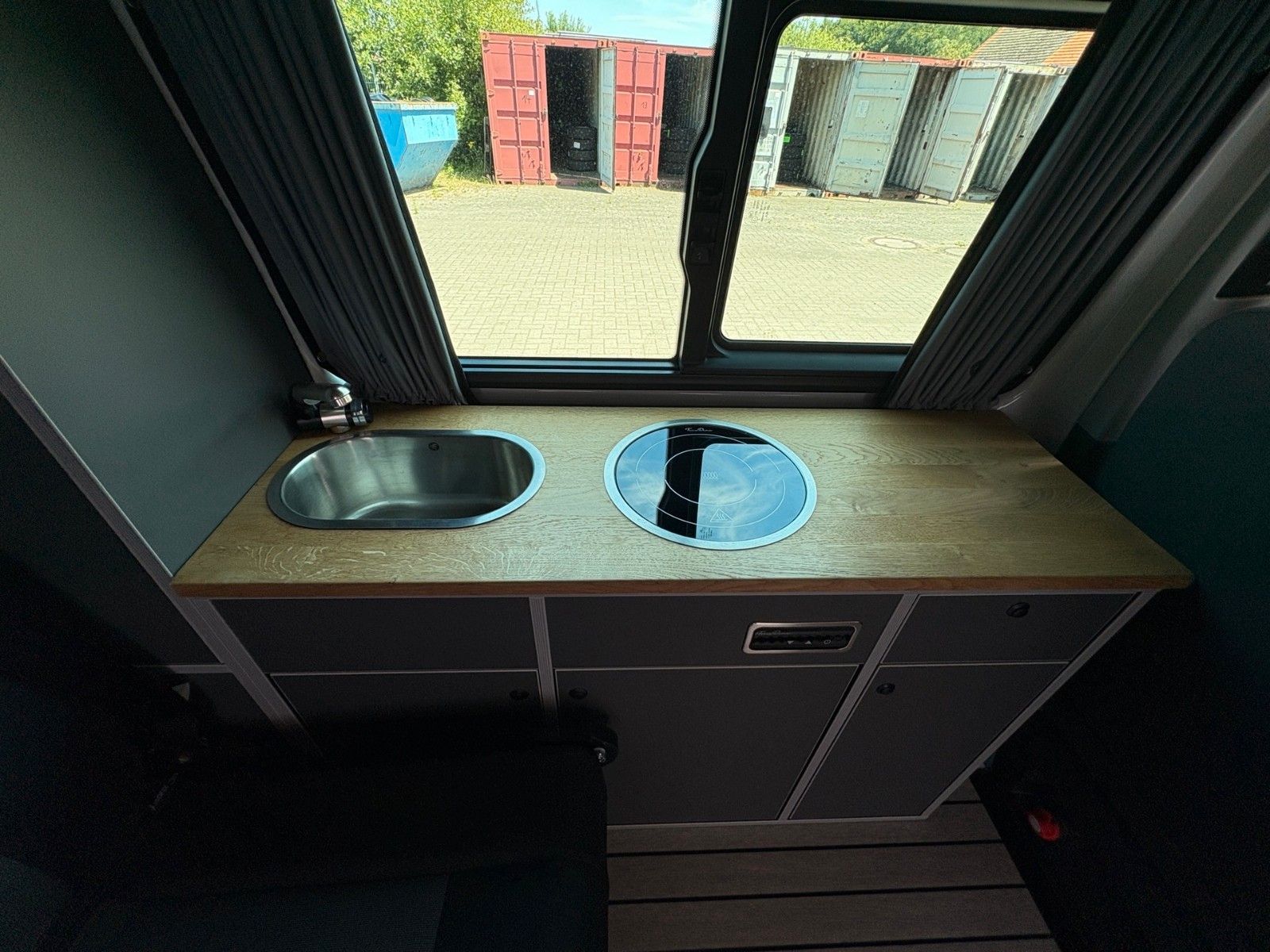 Fahrzeugabbildung Volkswagen T6 4Motion Transporter Campervan DSG