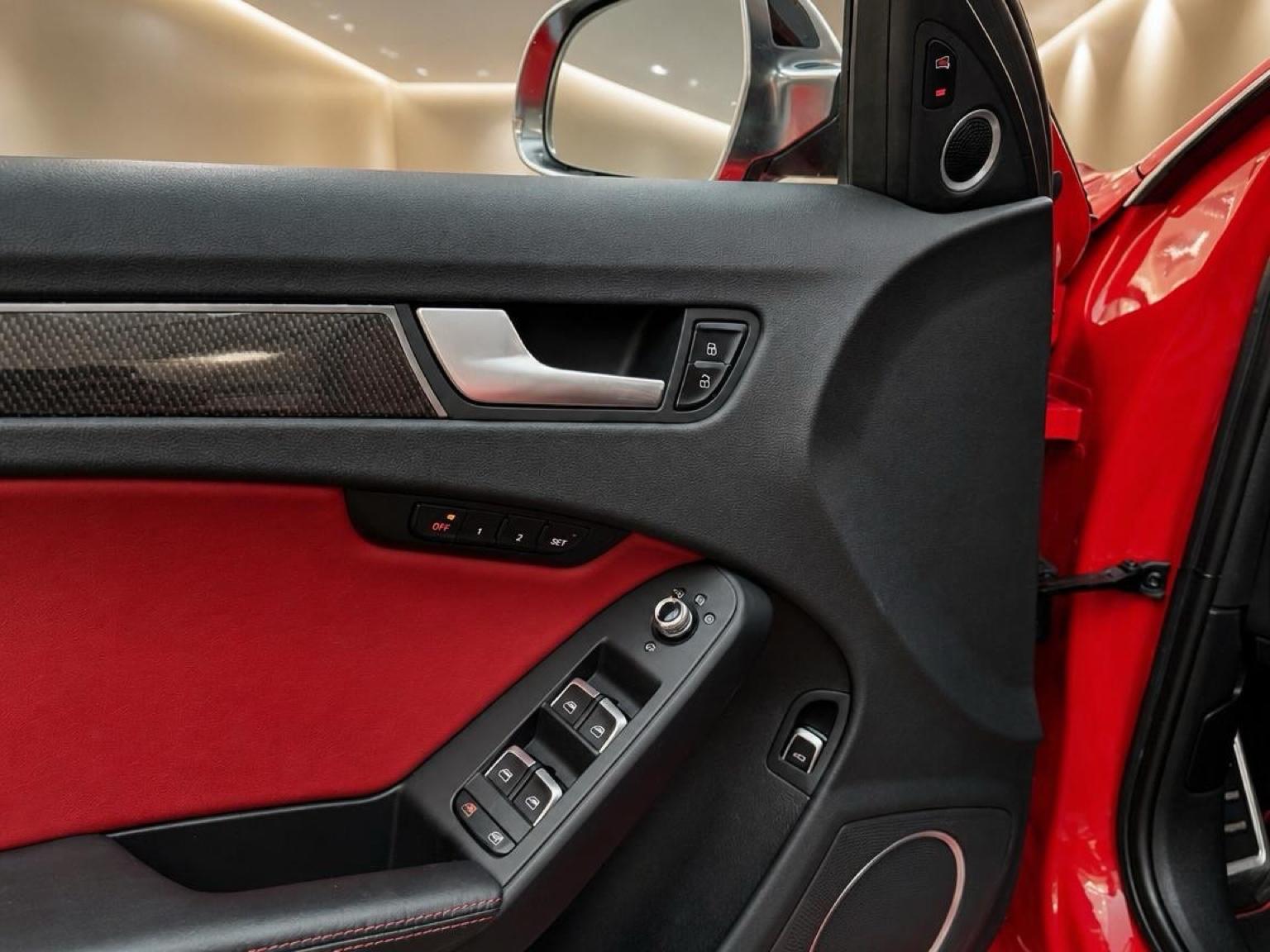 Audi S4 Avant 3.0 TFSI quattro 333 S tronic / Bang & Olufsen / Chauffage stationnaire / Sièges à mémoire