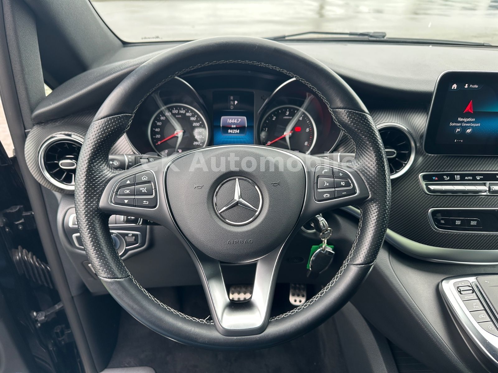 Fahrzeugabbildung Mercedes-Benz V 300 Avantgarde Edition AMG-LIne 4Matic Lang