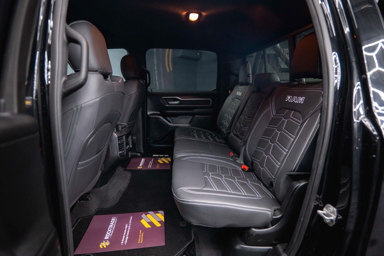 Fahrzeugabbildung Dodge RAM 5.7 V8 HEMI 4x4 OFFROAD Night-Paket *LED*