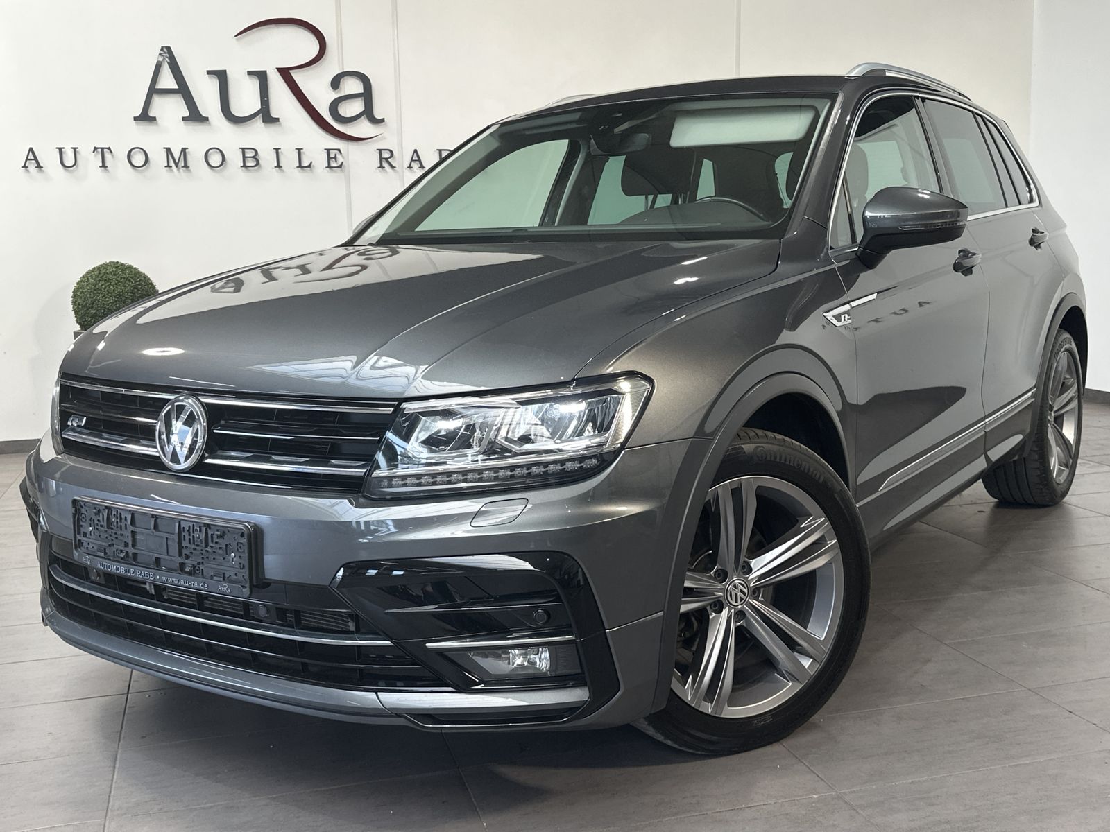 Fahrzeugabbildung Volkswagen Tiguan 2.0 TDI DSG R-Line NAV+LED+AHK+ACC+VCOCK