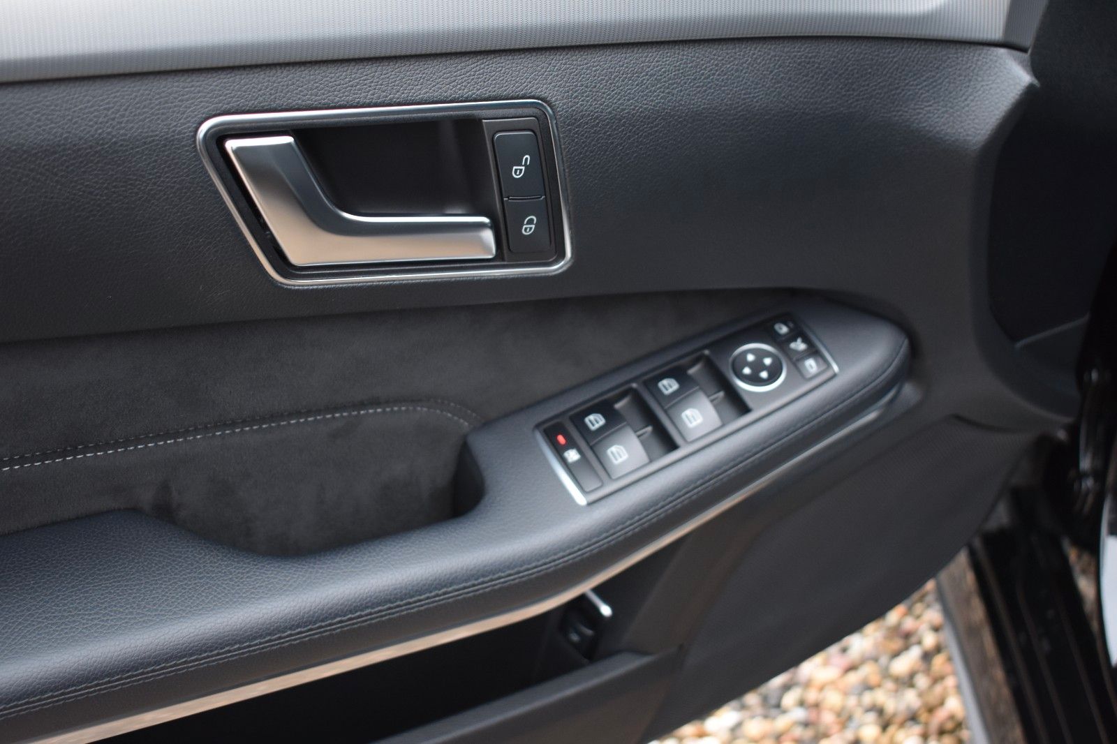 Fahrzeugabbildung Mercedes-Benz E 400 T Edition 4Matic AMG Night-Paket AHK