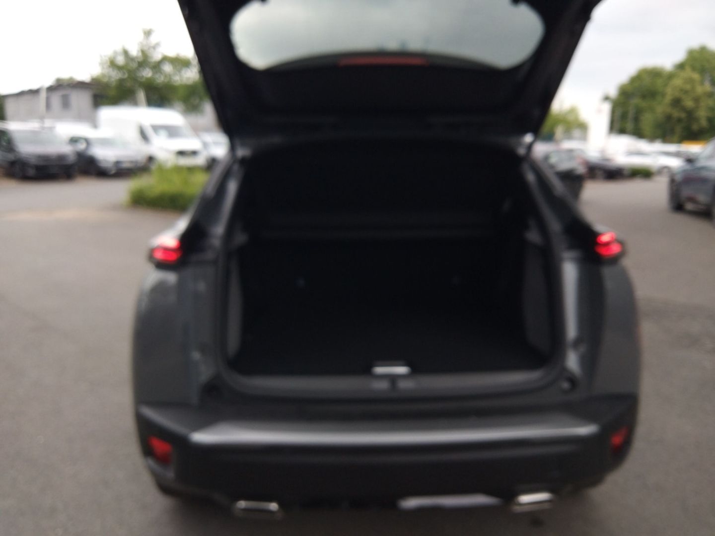 Fahrzeugabbildung Peugeot 2008 ALLURE HYBRID 145 e-DSC6 Navi LED ACC