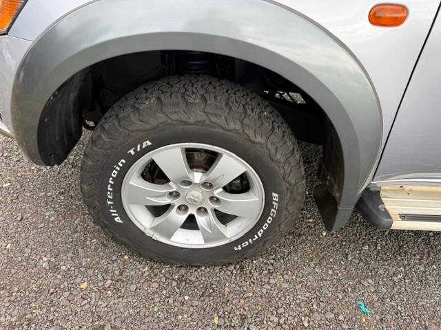 Mitsubishi L200 Invite Doppelkabine 4WD