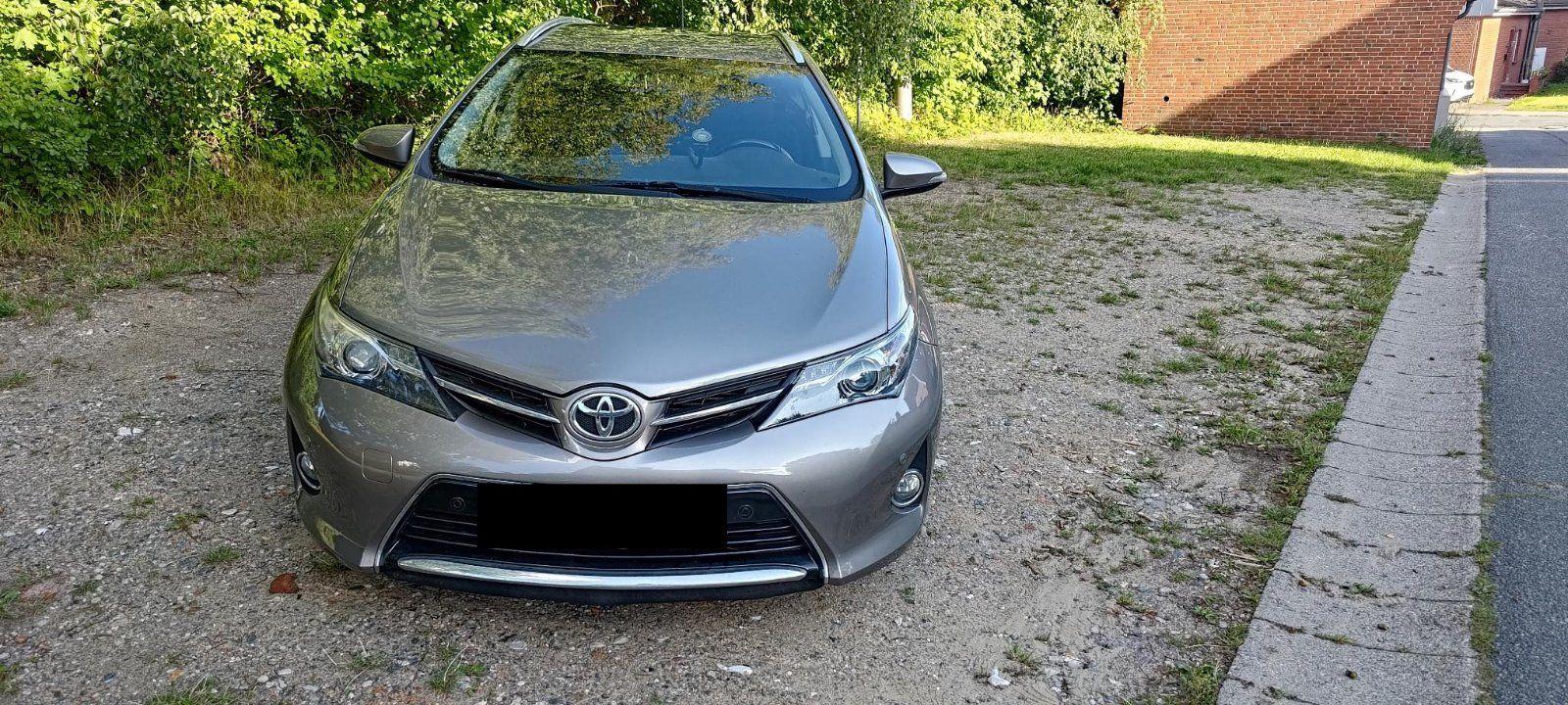 Toyota Auris 2013 — rear view