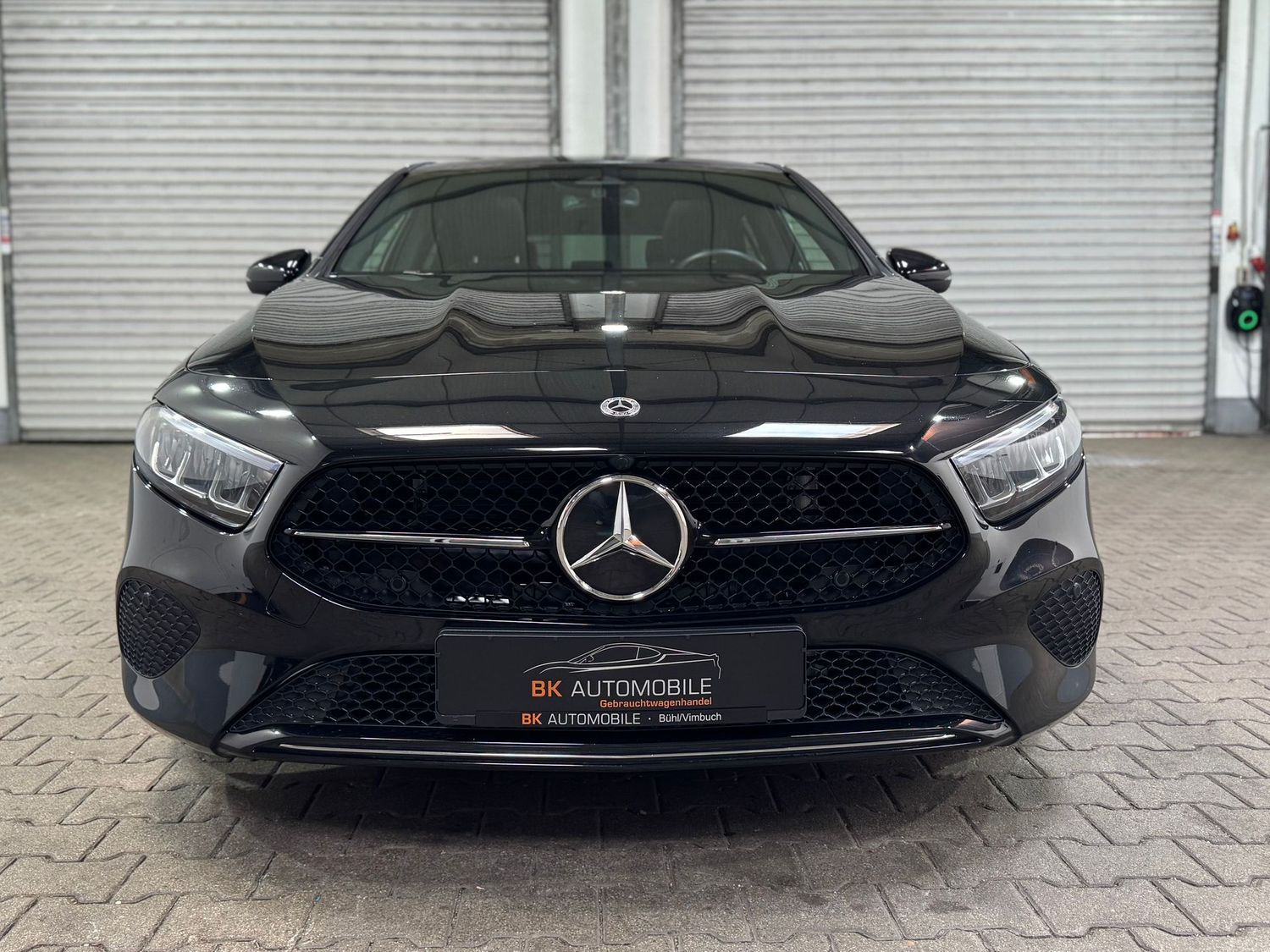 Fahrzeugabbildung Mercedes-Benz A 180 d Night#LED#MBUX#Ambiente#Pano#Spur