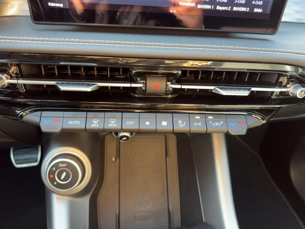 Fahrzeugabbildung Alfa Romeo Tonale Veloce, NAVI,  Leder,  Rückfahrkamera
