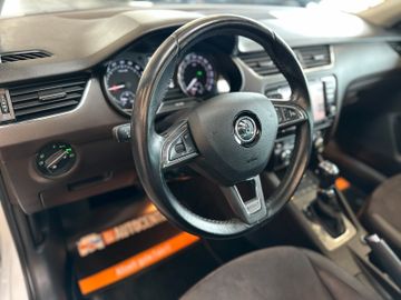 Skoda Octavia Scout*ACC*NAVI*AHK*PANO*2-Zonen*