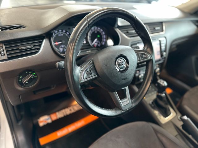 Skoda Octavia Scout*ACC*NAVI*AHK*PANO*2-Zonen*
