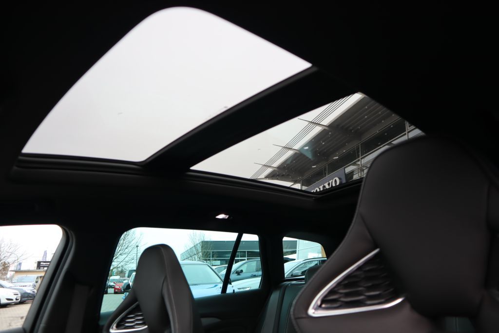 Fahrzeugabbildung Opel Insignia ST GSi 2.0 Turbo+Panorama+HUD+Leder+
