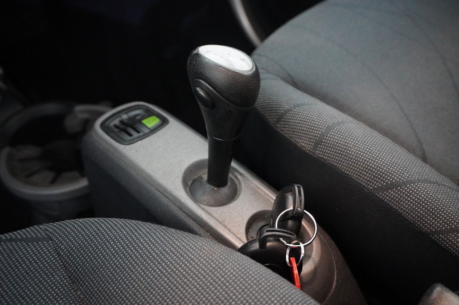 Fahrzeugabbildung Smart ForTwo 1.0 COUPE PASSION AUTOM. KLIMA/PANO/RADIO