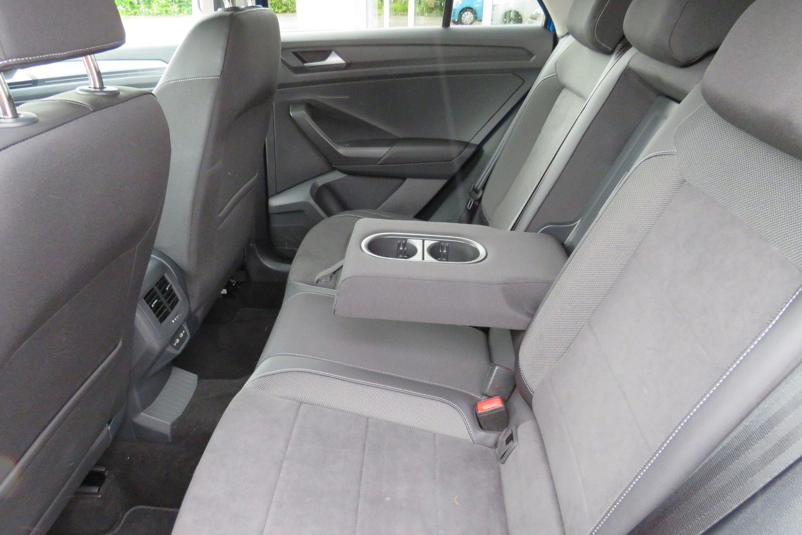 Fahrzeugabbildung Volkswagen T-Roc Style ACC APP MASSAGE SITZH. 17`KAMERA 1.H