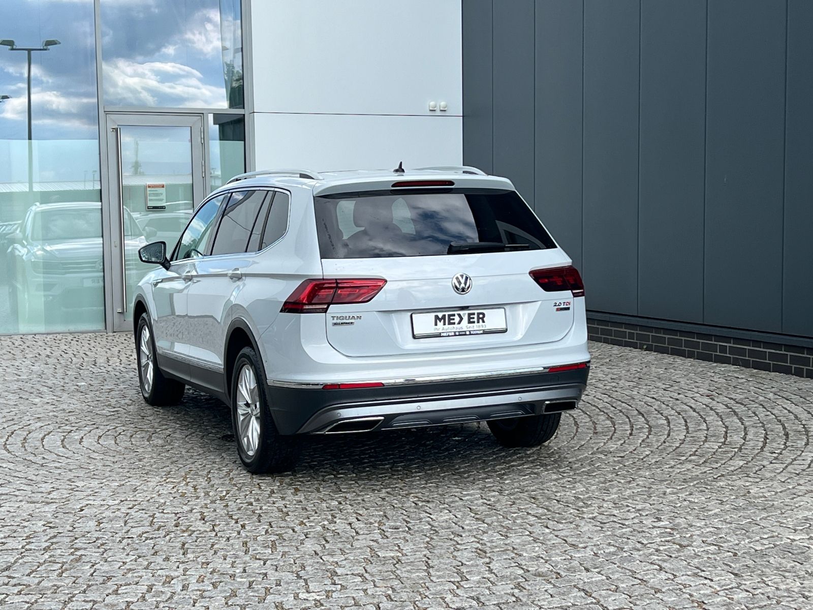 Fahrzeugabbildung Volkswagen Tiguan Allspace Highline 2.0 TDI DSG 4MOTION *AH