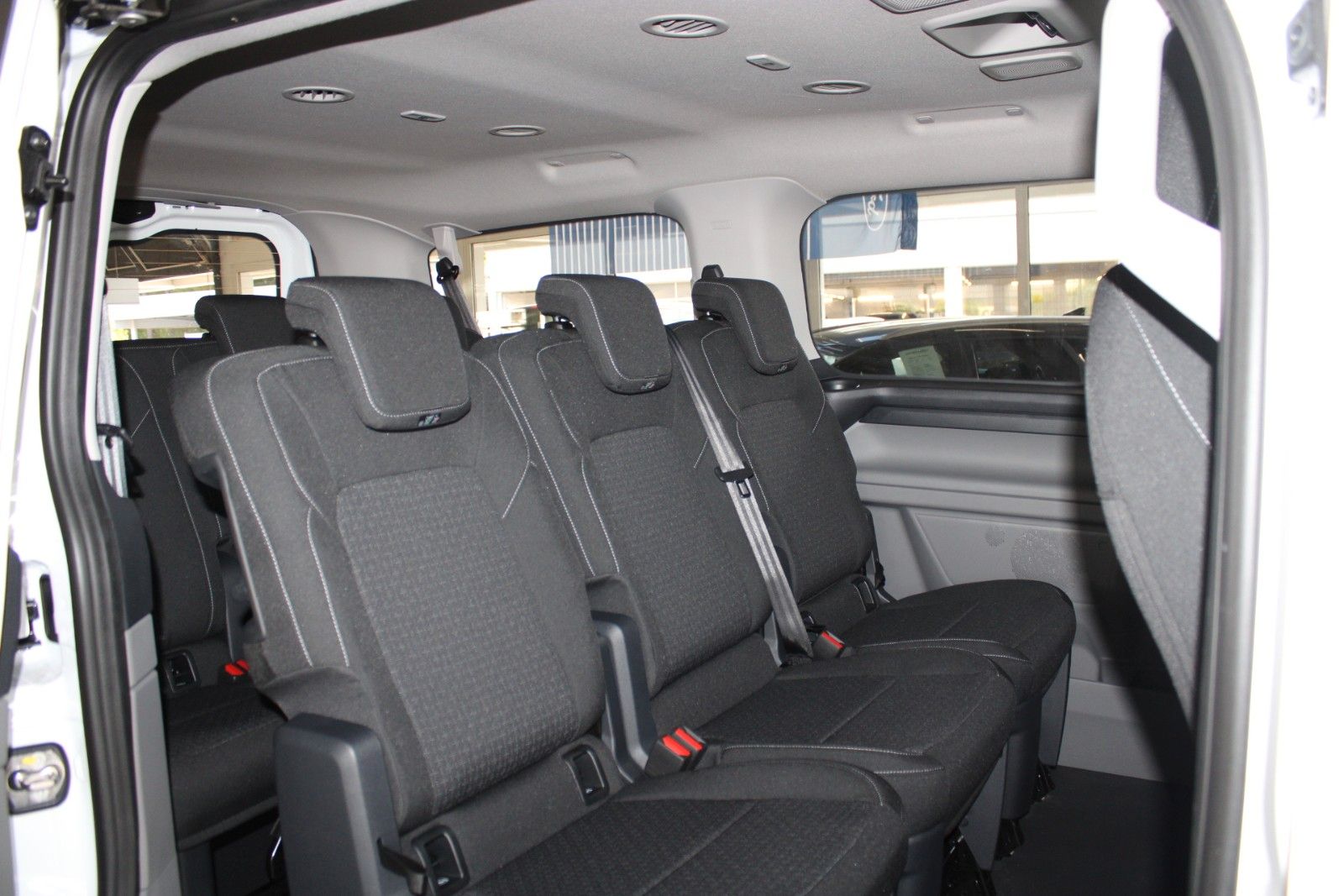 Fahrzeugabbildung Ford Transit Custom Kombi Trend 8-Sitzer GJR SOFORT
