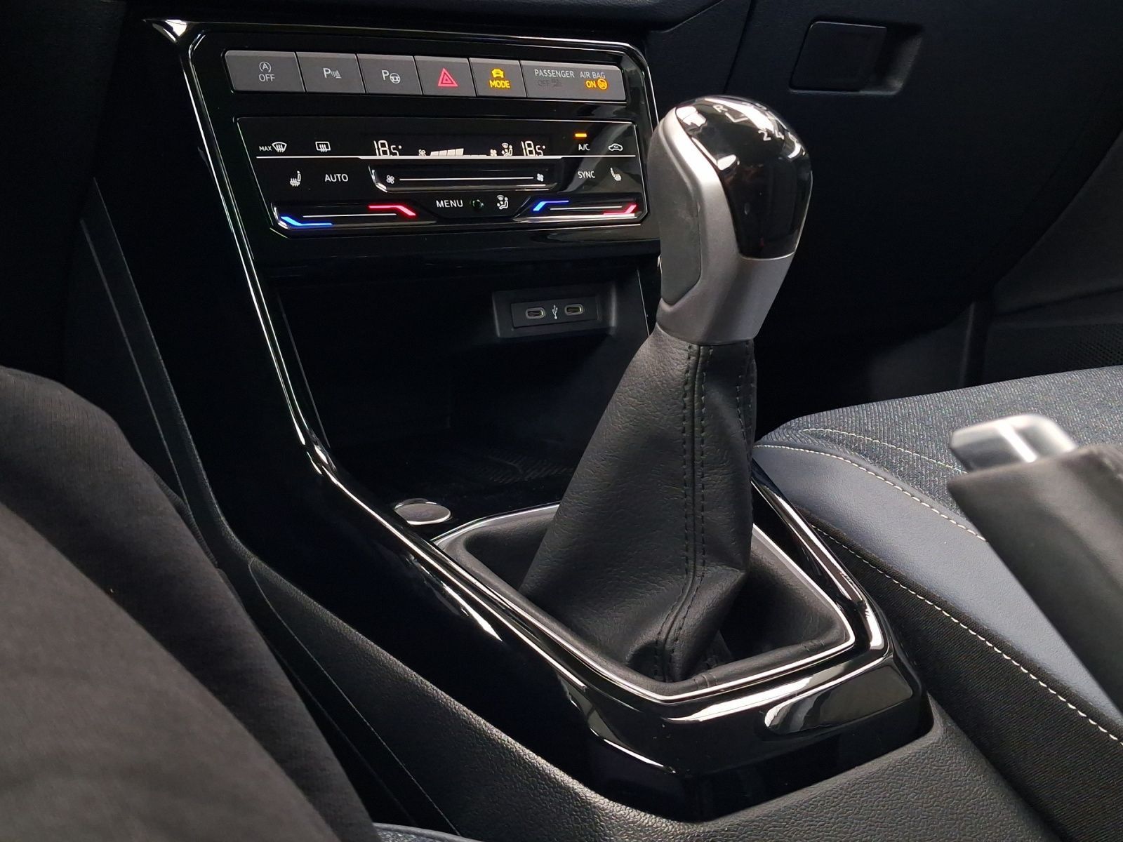 Volkswagen T-Cross - Bild 11