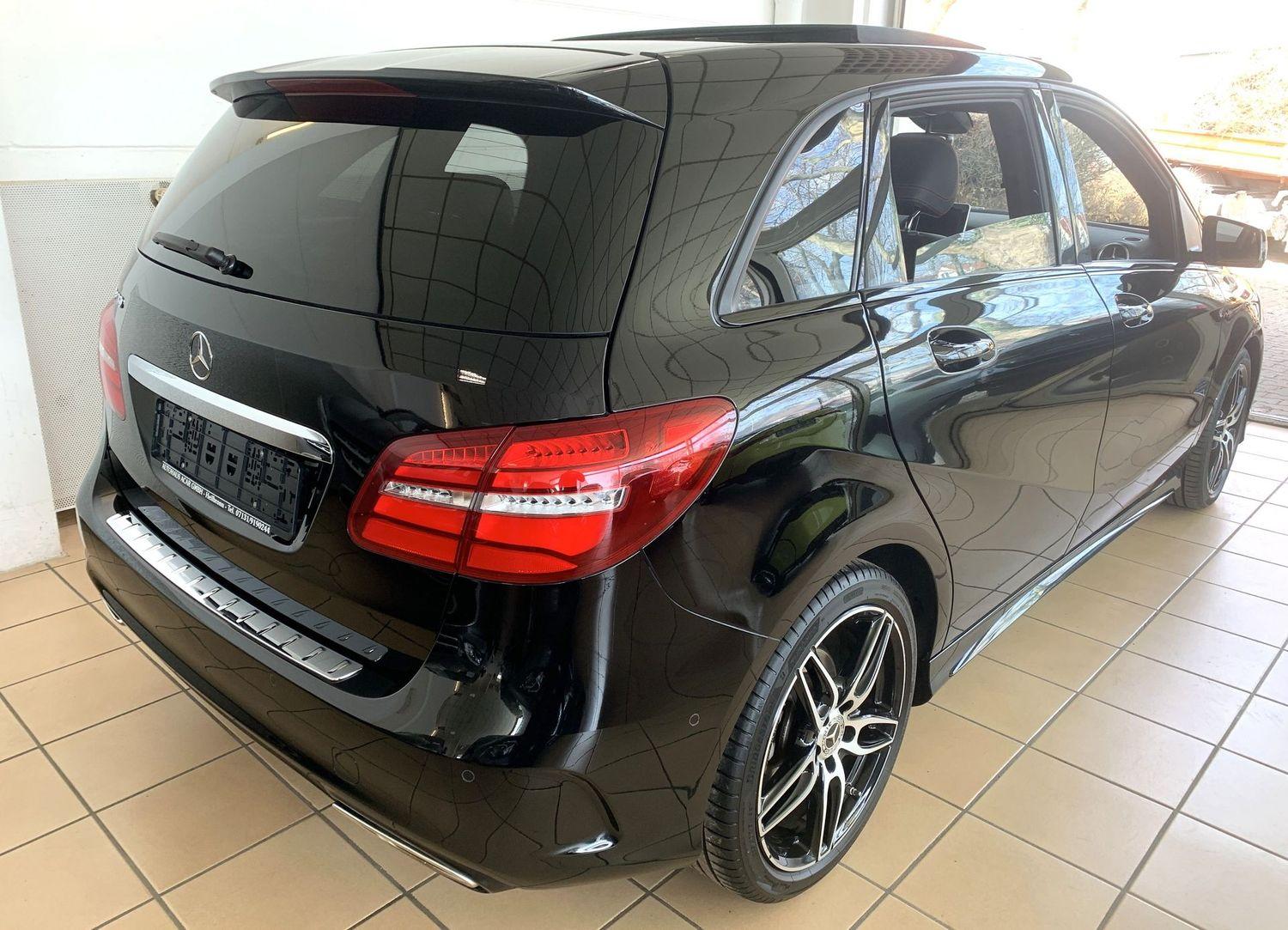 Mercedes-Benz B 200 AMG Line Panorama Kamera Leder Navi Memory