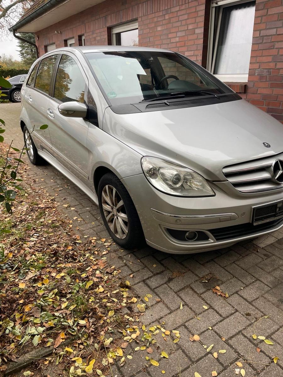 Mercedes-Benz B 200