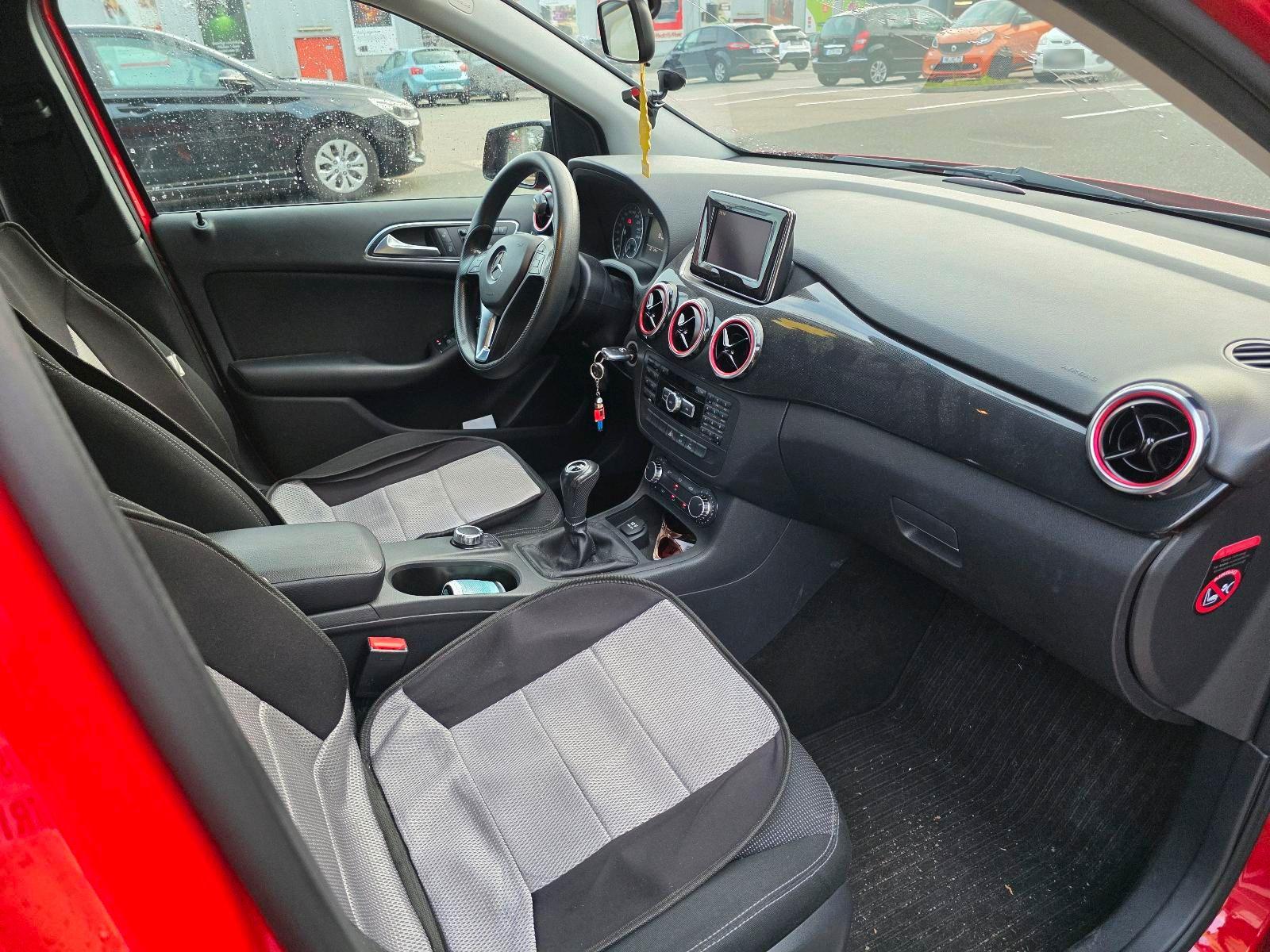 Mercedes-Benz B200 2012 — engine 136 HP (100kW)