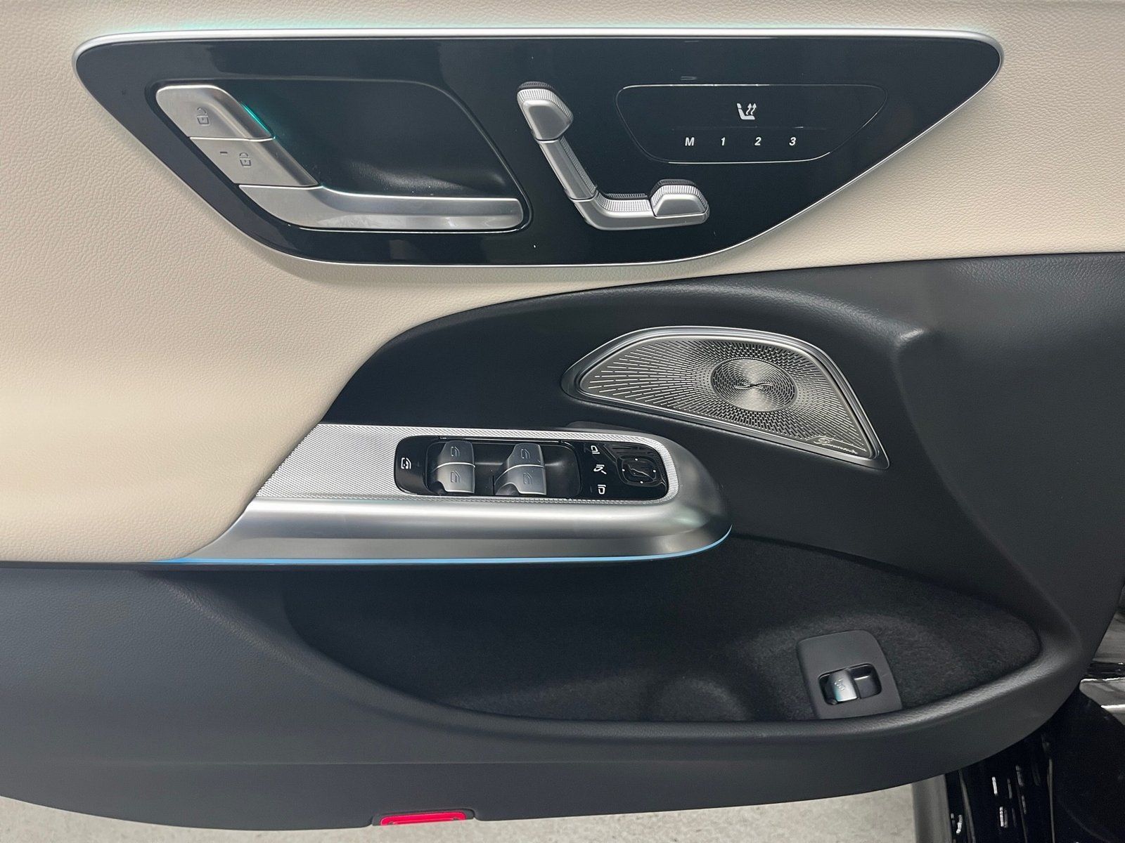 Fahrzeugabbildung Mercedes-Benz E 220 d Avantgarde*Beige*Distronic*Totwink*AHK*