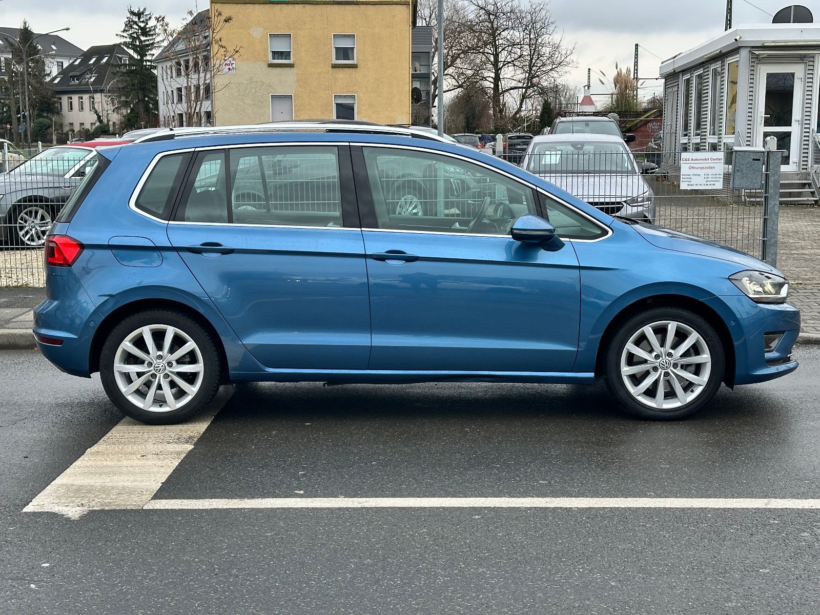 Fahrzeugabbildung Volkswagen GOLF SPORTSVAN VII HIGHLINE BMT*AHK+PANO+AUTOM.*