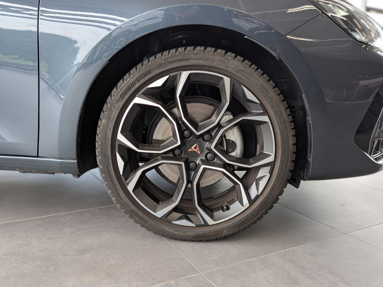 Fahrzeugabbildung CUPRA Leon 1.5 eTSI Dynamic-Edge-Paket Pano Cam AHK 18