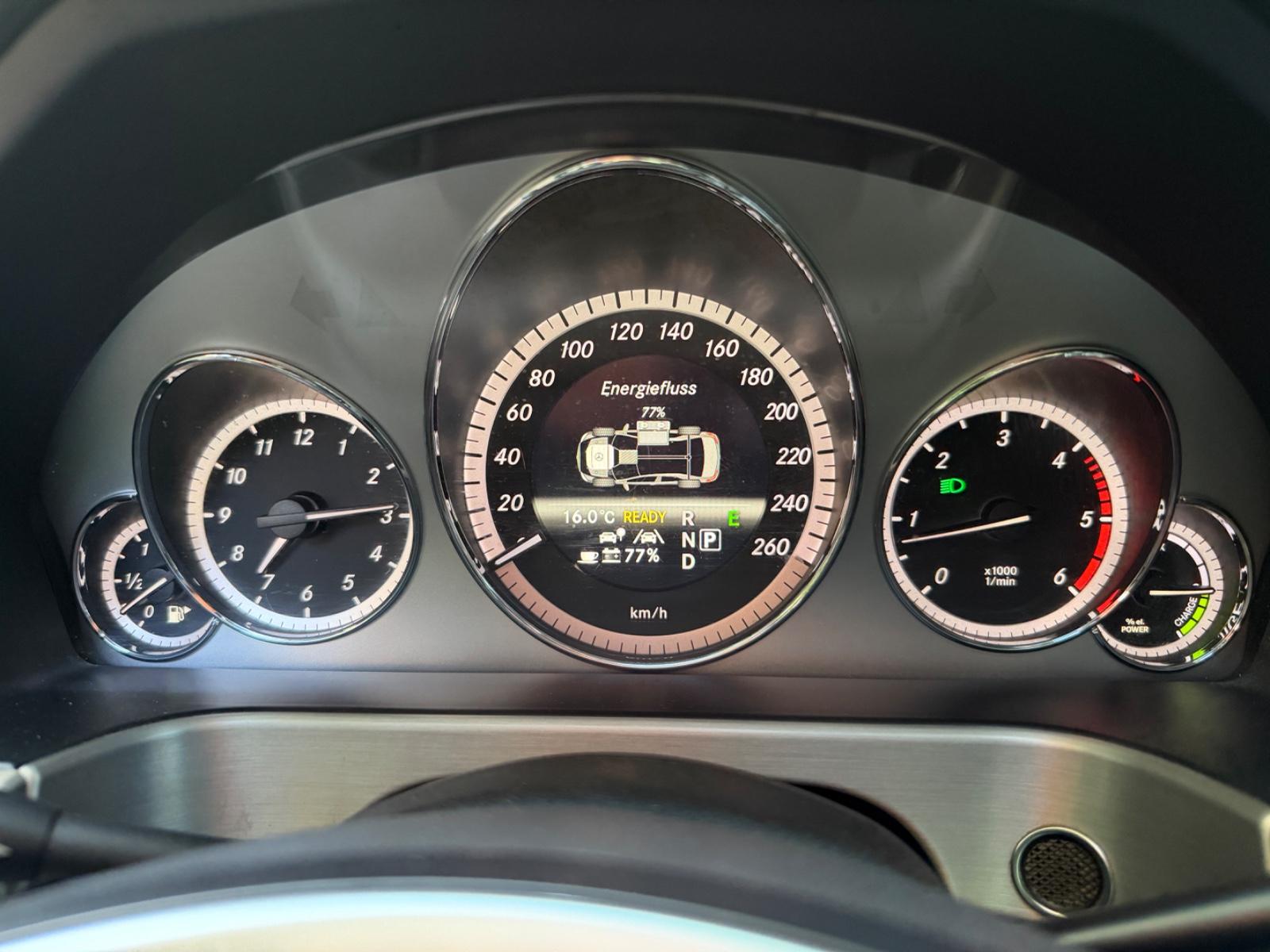 Mercedes-Benz E 300* BlueTec Hybrid