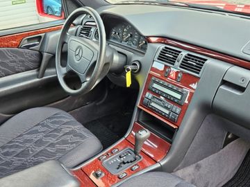 Mercedes E 230 - 8