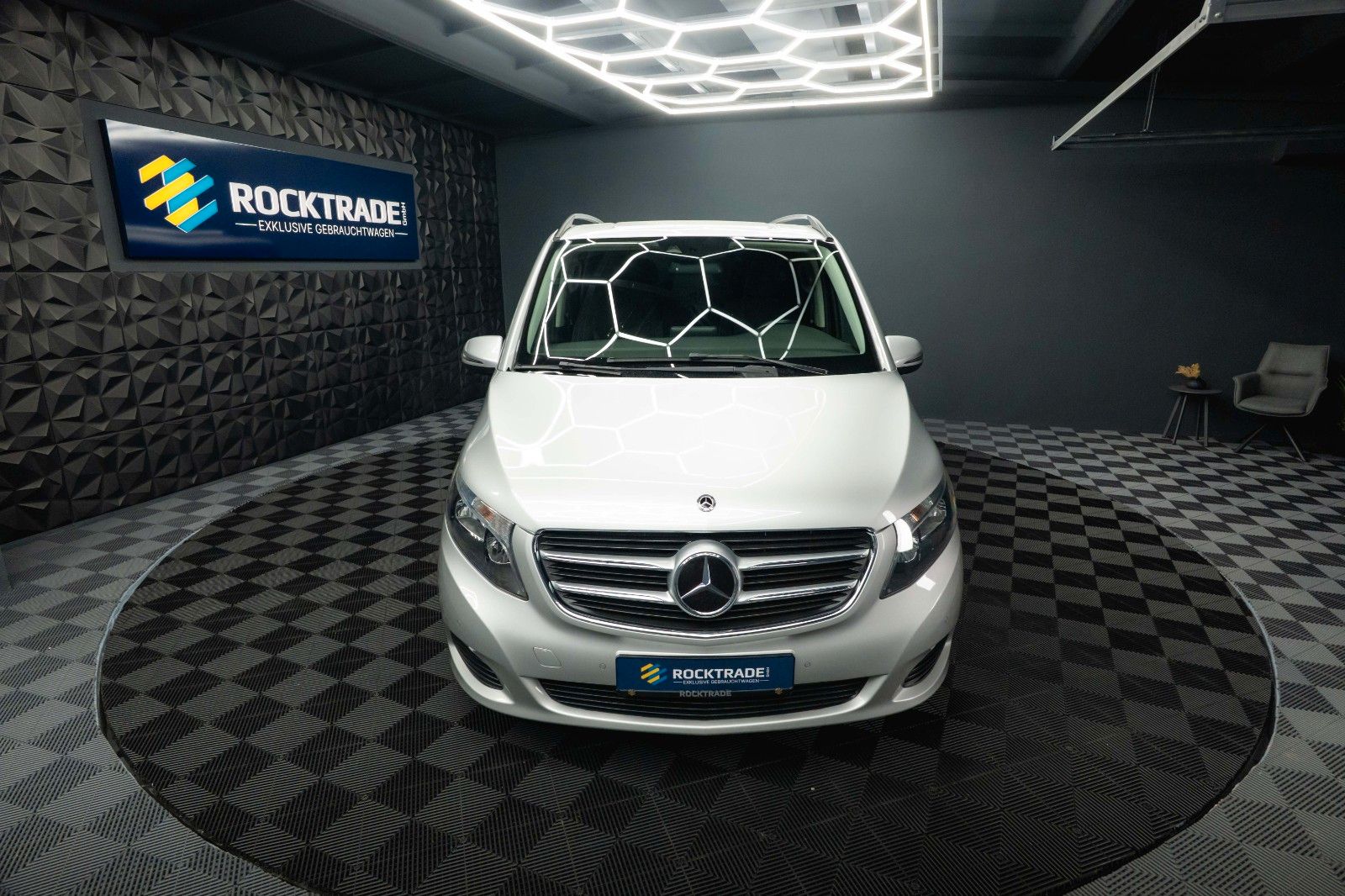 Fahrzeugabbildung Mercedes-Benz V 220 CDI EDITION Sport lang *ACC*DAB*6 Sitze*