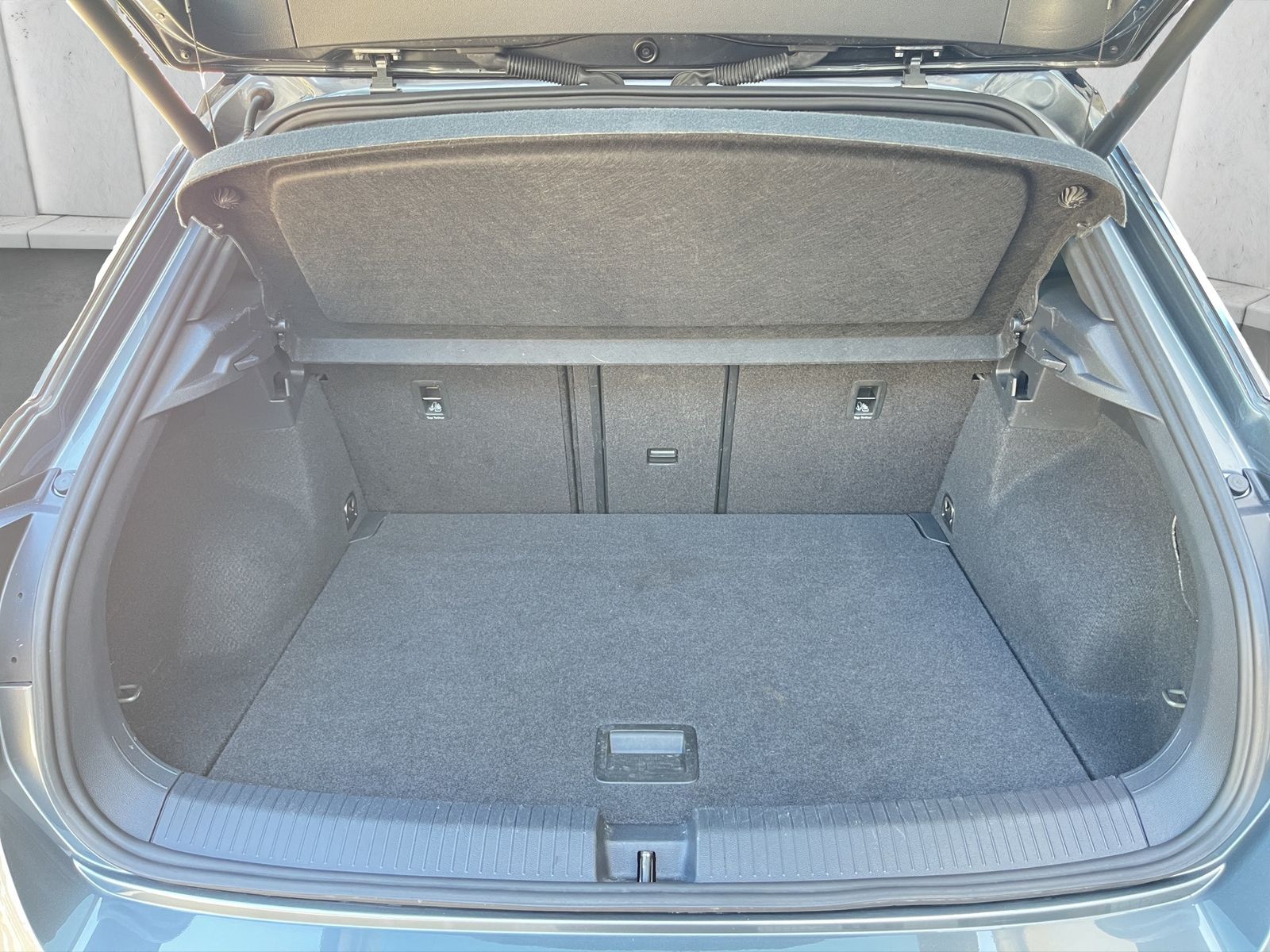 Fahrzeugabbildung Volkswagen T-Roc Sport*LED*ViCo*SHZ*NAVI*Kamera*PDC*19"**