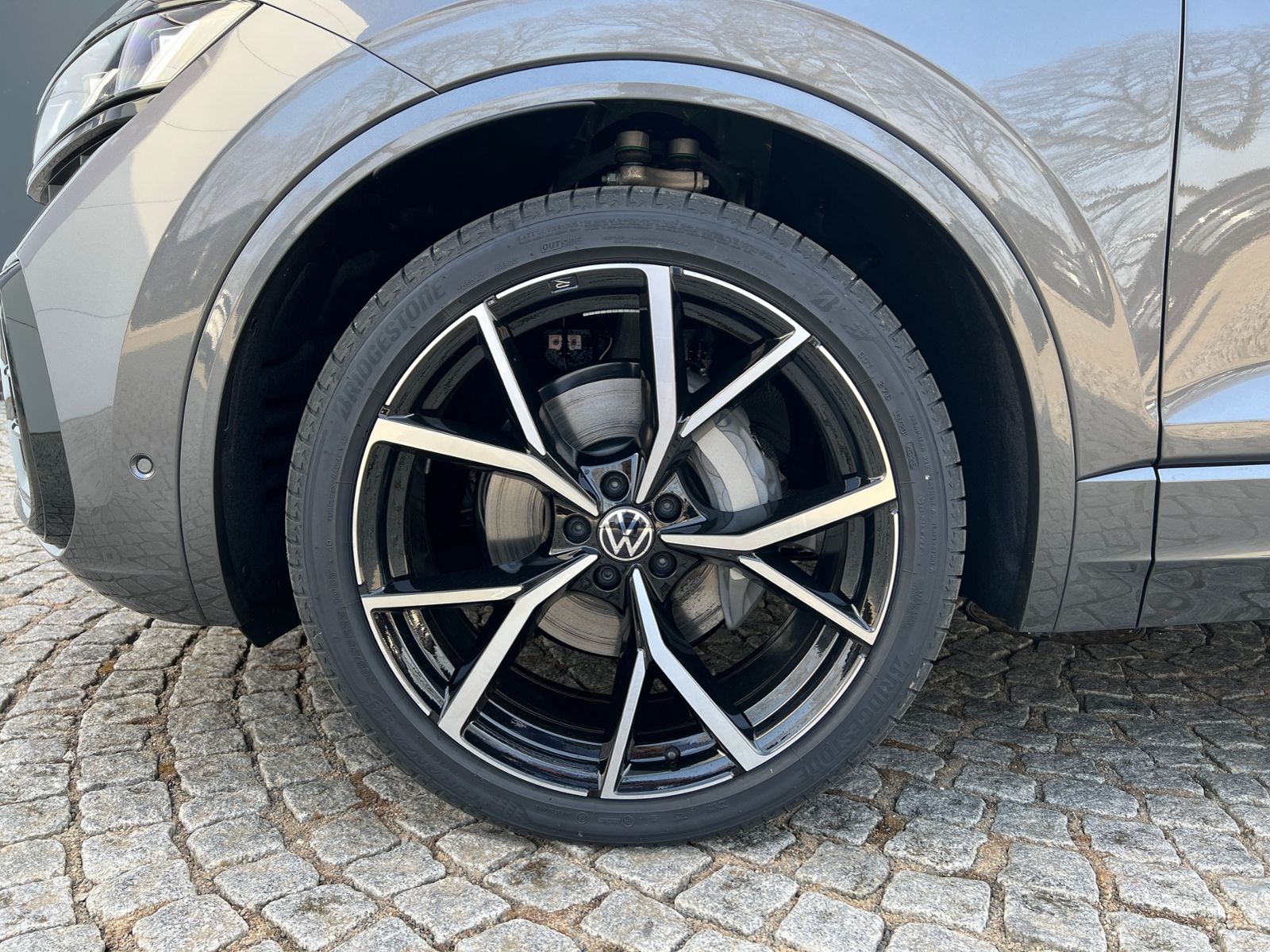 Fahrzeugabbildung Volkswagen Touareg R-Line FINAL EDITION V6 TDI SCR 4MOTION