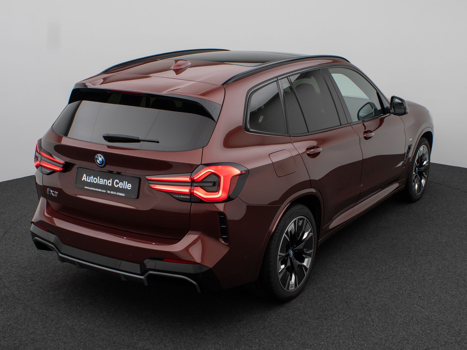 Fahrzeugabbildung BMW iX3 Impressive M Sport Panorama Kamera HUD H/K