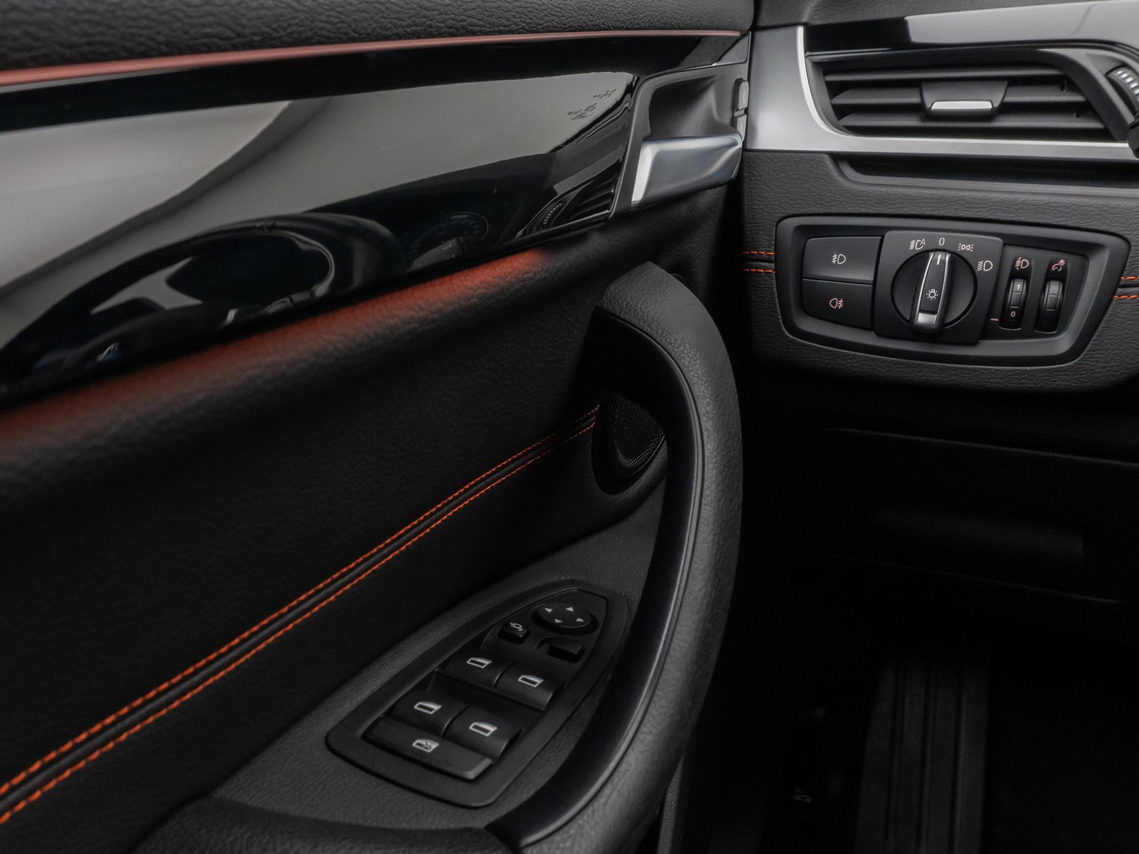 Fahrzeugabbildung BMW X1 xD25e SportLine Kamera HUD DAB Komfort 18Zoll