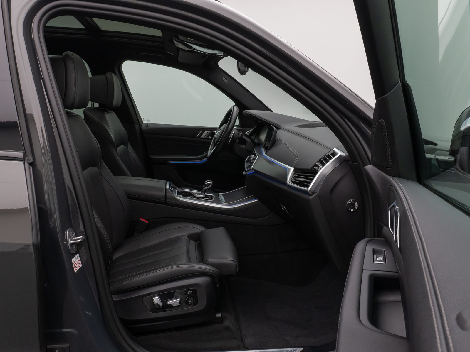 Fahrzeugabbildung BMW X5 xD40d M Sport Panorama Kamera HUD DAB HiFi