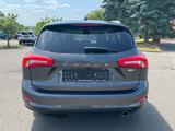 Ford Focus Turnier Titanium - Ford Focus Titanium mit Hybrid-Antrieb (Benzin/Elektro)