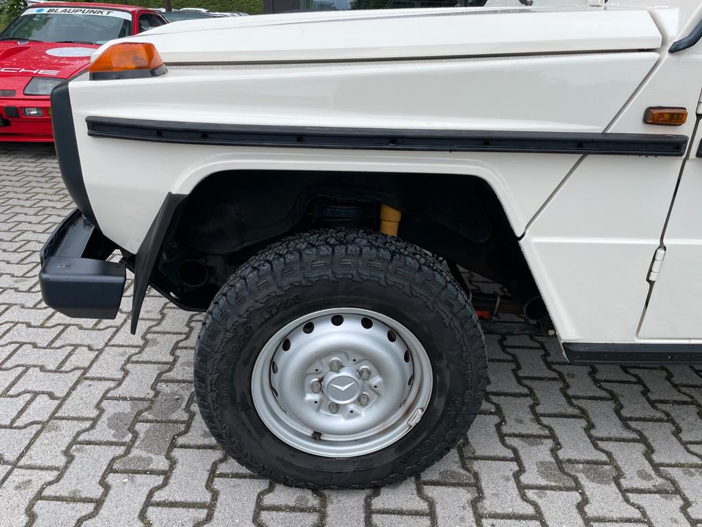 Mercedes-Benz G 230