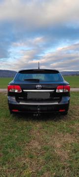Toyota Avensis Combi 1.8 l  147 PS - Toyota Avensis: Schwarz