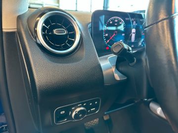 Mercedes-Benz GLB 200 *NAVI*ACC*LED*SPURASSIST*AHK*