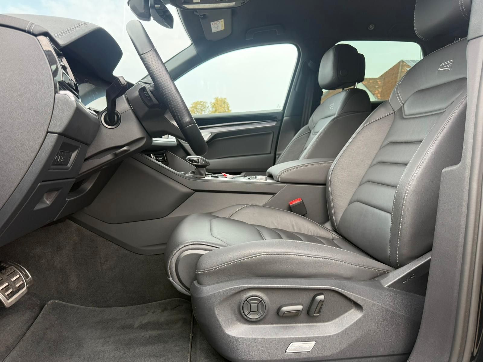 Volkswagen Touareg R-Line 4Motion DSG LED NAV SHZ ACC 360° foto 14