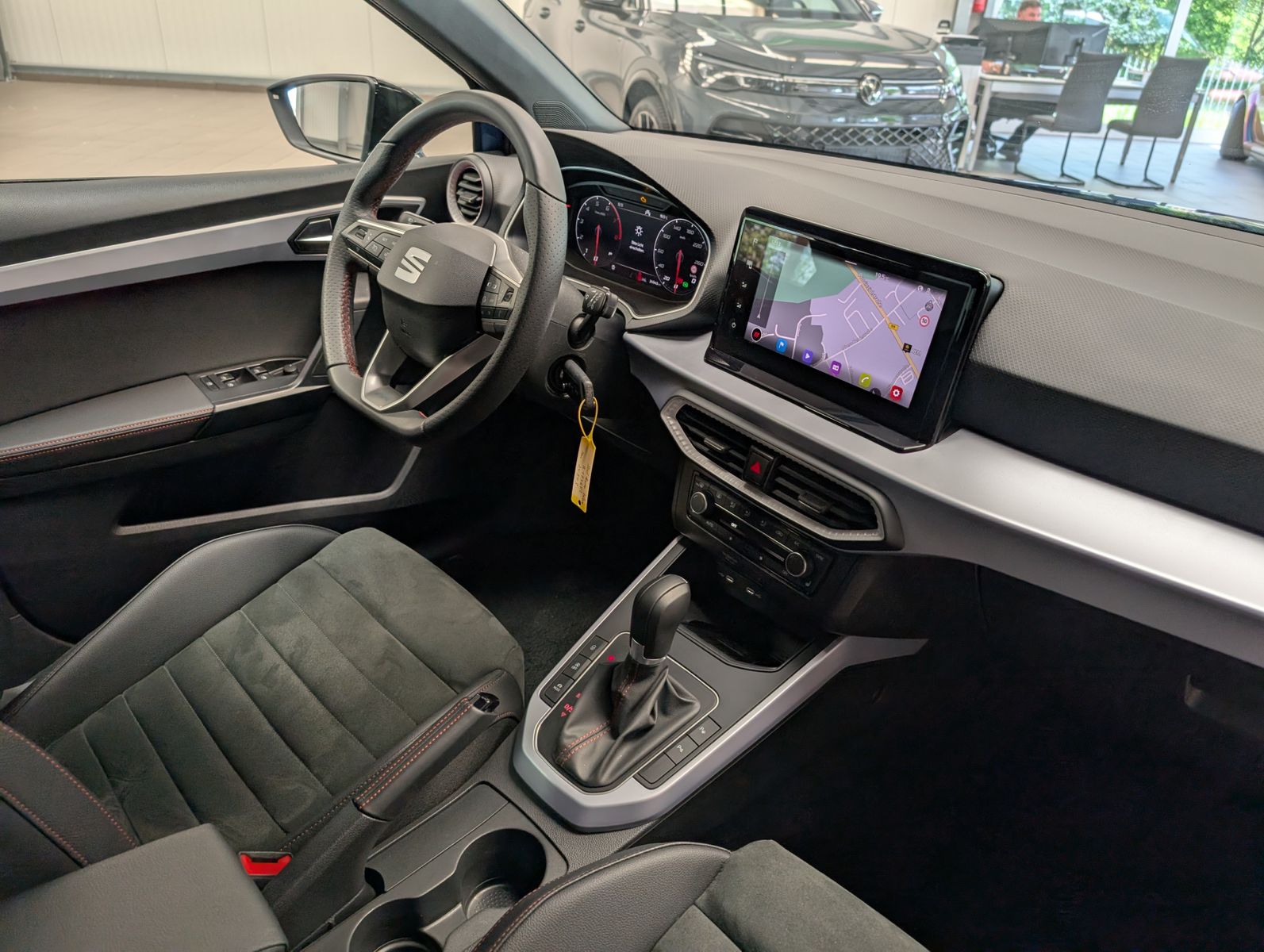 Fahrzeugabbildung SEAT Arona 1.0 TSI FR DSG LED Dinamica ACC AHK Kamera