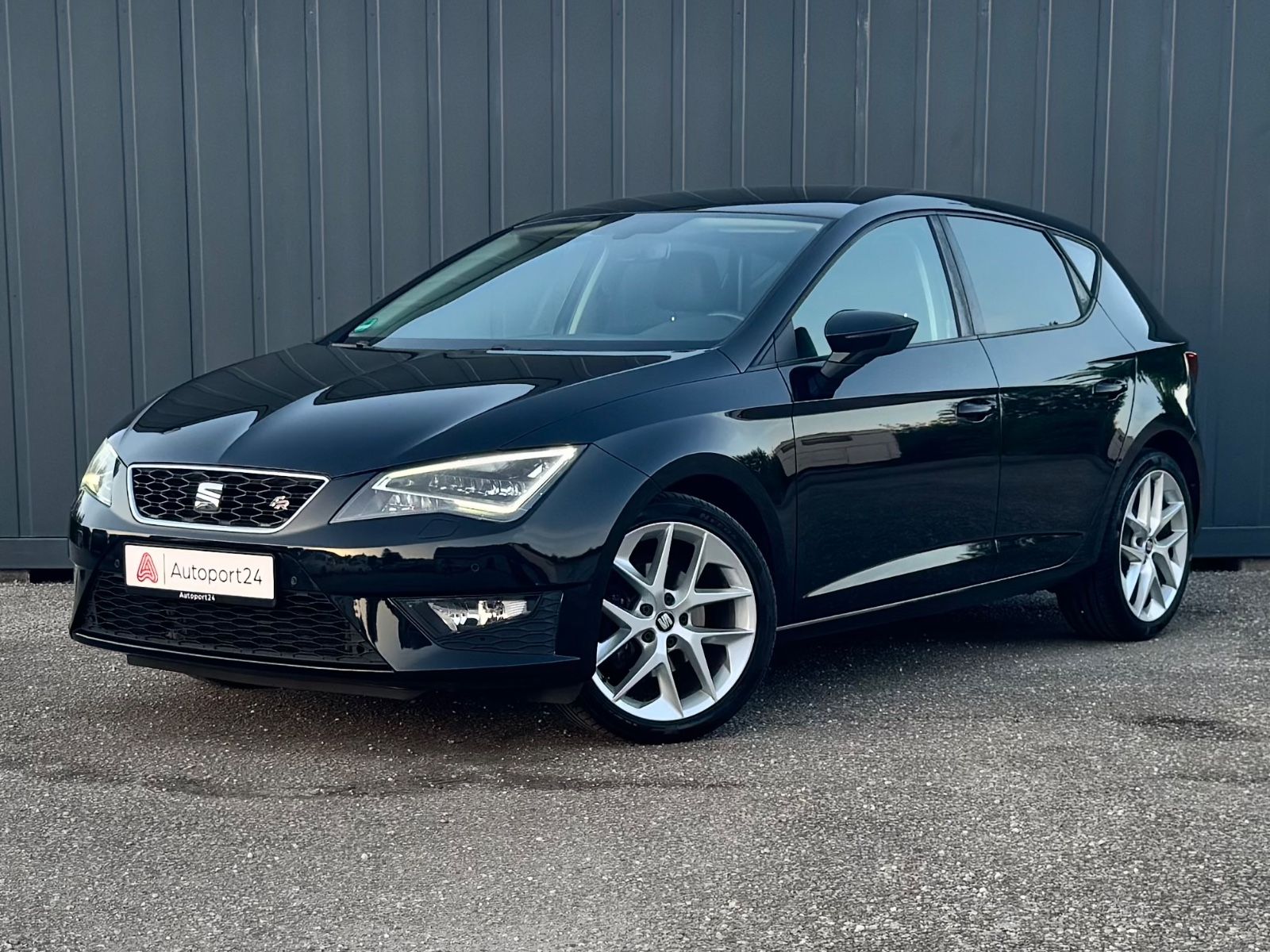 SEAT Leon FR*Navi*PDC*Garantie*Scheckheftgepflegt*LED