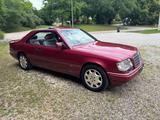 Mercedes-Benz E 220 E 220 - Mercedes-Benz E 220: Rot, Leder