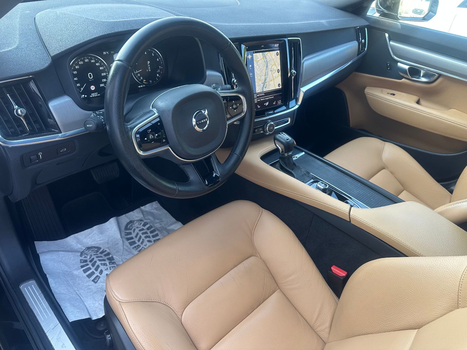 Fahrzeugabbildung Volvo V90 T5 MOMENTUM GEARTRONIC*LEDER-BEIGE-BRAUN*