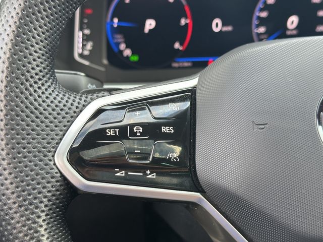 Tiguan 2.0 TDI R-Line DSG ACC FACEL. LED PANO