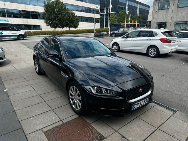 Jaguar XE 20d 180PS Portfolio Automatik