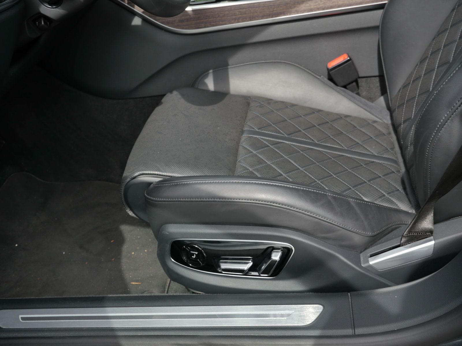 Audi A8 - Bild 23