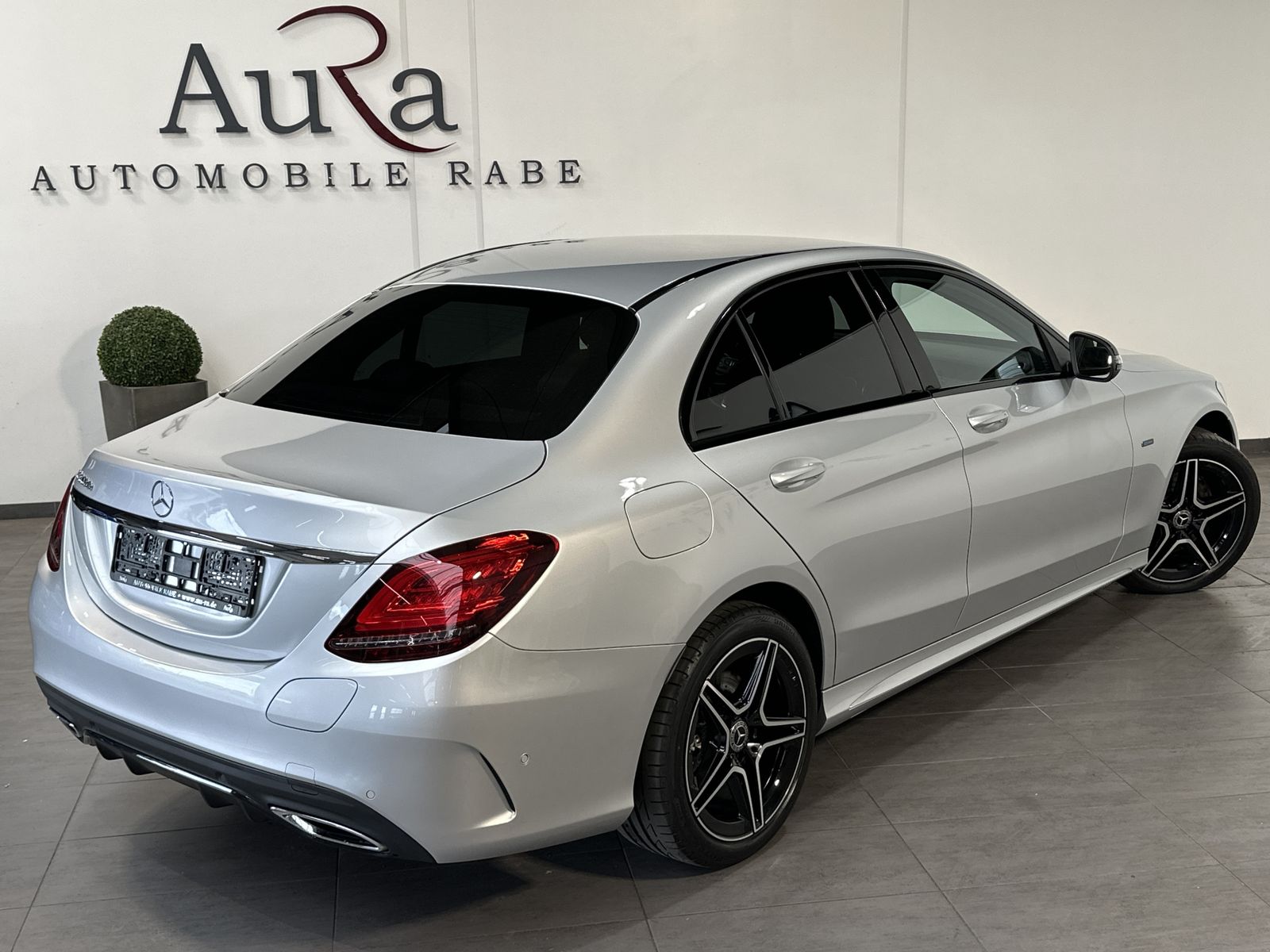 Fahrzeugabbildung Mercedes-Benz C 300de AMG-Line NAV+LED+KAMERA+CARPLAY+DAB+1H