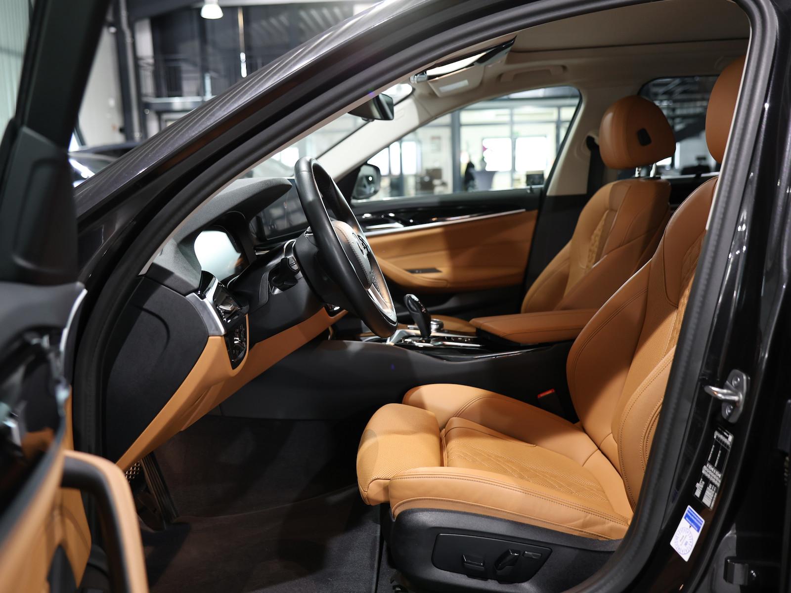 BMW 520i Touring BUSINESS GREY & BROWN / PANORAMA