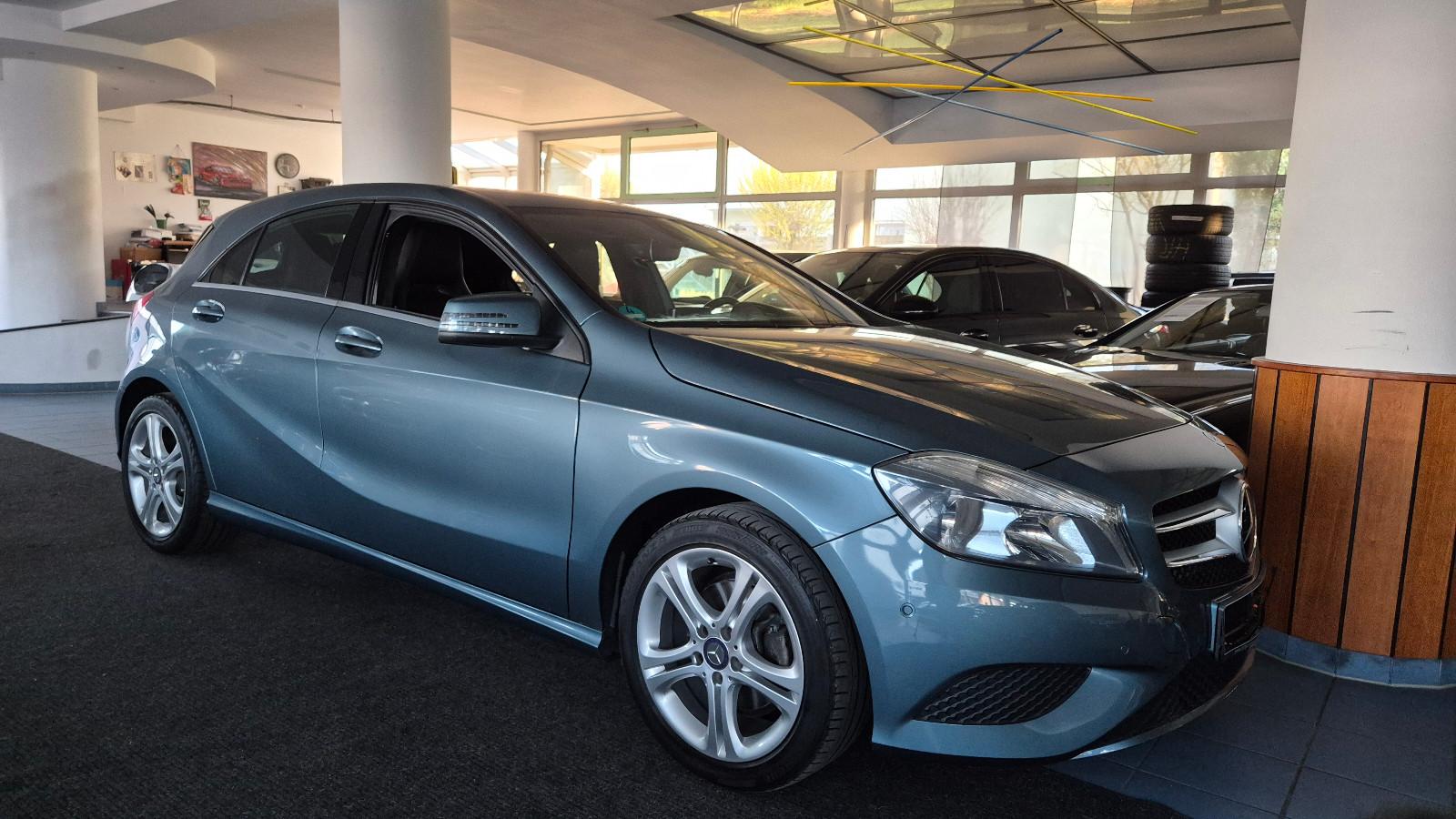 Mercedes-Benz A 180 Urban/17"/Navi/Parkassist/SHZ/Scheckheftge