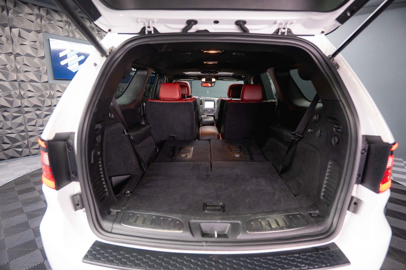 Fahrzeugabbildung Dodge Durango 6.4 V8 SRT Performance 4x4 Night-Paket