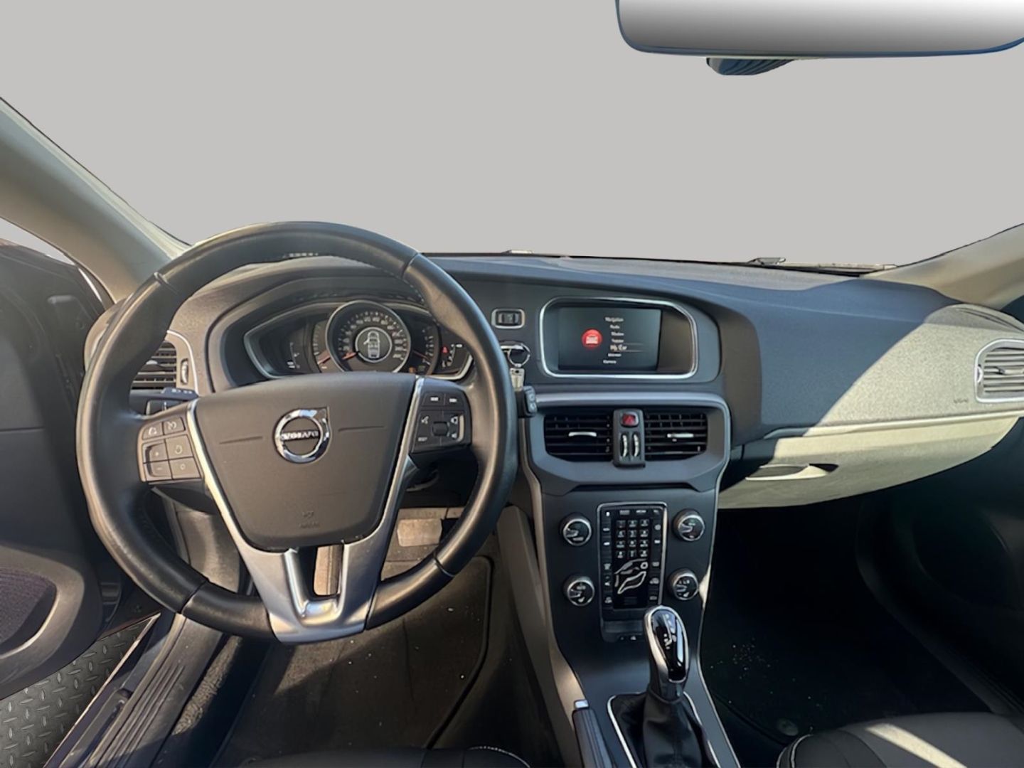 Fahrzeugabbildung Volvo V40 Momentum Navi Soundsystem LED Kurvenlicht Sp